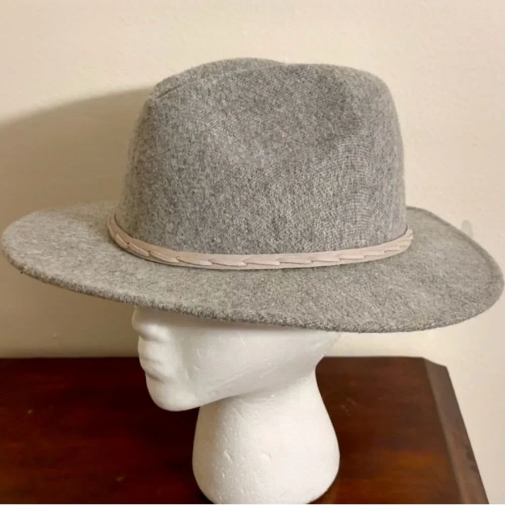 Women’s OS Fedora hat.  Light grey wool blend, with beige brim accent, like new. - Picture 8 of 8